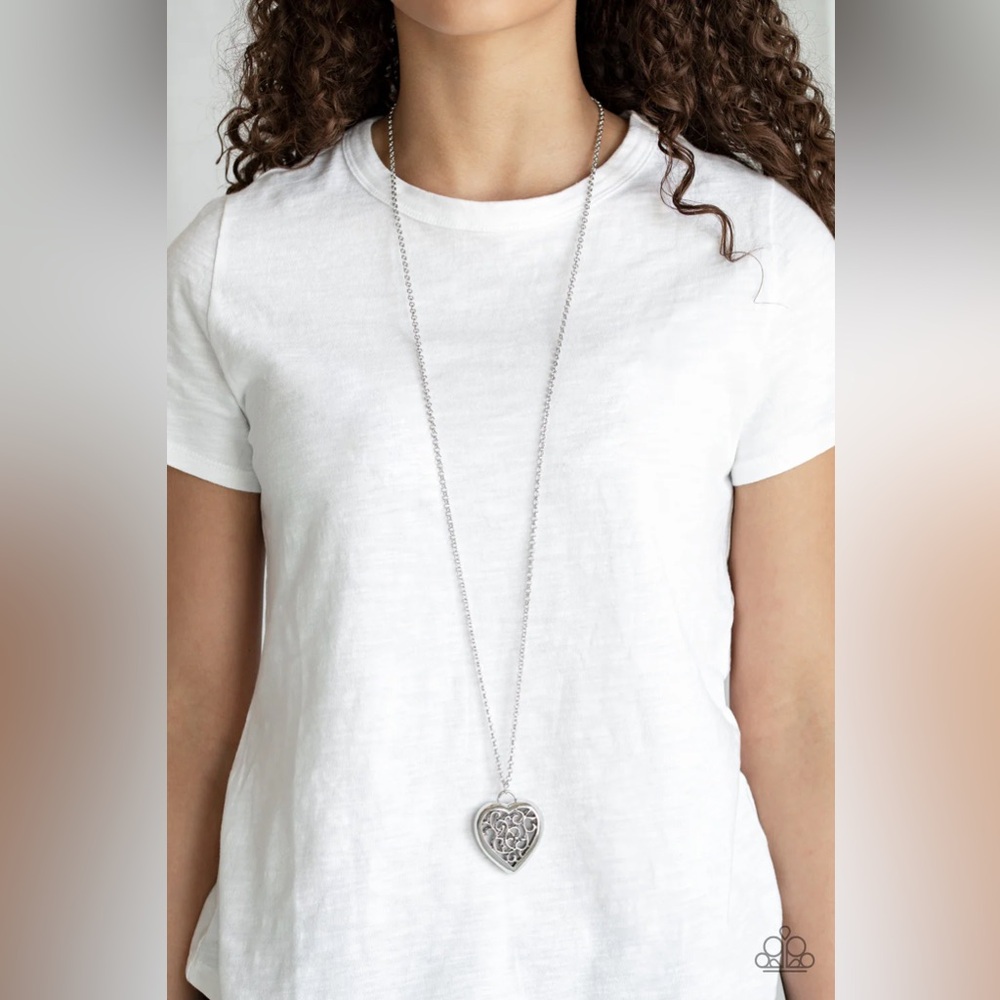 ❤️‍🔥5/$25❤️‍🔥 Victorian Valentine Silver Necklace